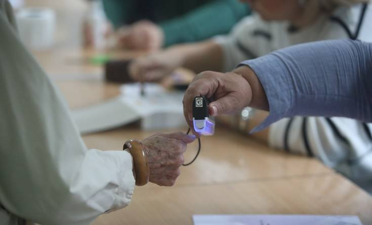 Στο 16% η συμμετοχή στο δημοψήφισμα στα Σκόπια έξι ώρες μετά το άνοιγμα της κάλπης