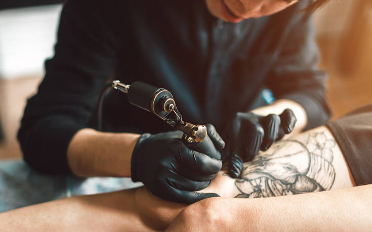Προσπάθησε να δώσει ψεύτικα στοιχεία, αλλά υπολόγιζε χωρίς το… τατουάζ