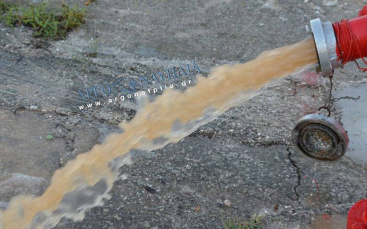 Οι βρύσες στην Αργολίδα τρέχουν λάσπη με νερό μετά την κακοκαιρία