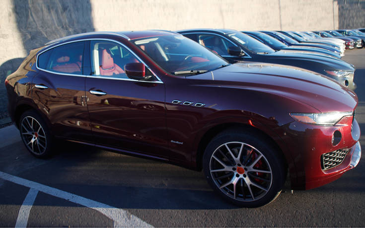 Η κυβέρνηση που αγόρασε 40 Maserati και εξόργισε τους πολίτες