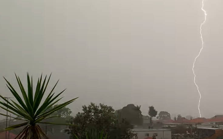 Όταν ο κεραυνός σου... χτυπάει την πόρτα