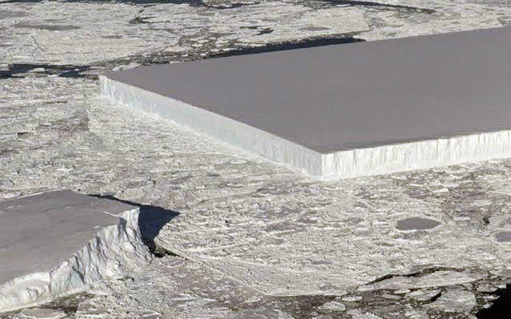 Πρωτοφανές γεωμετρικό παγόβουνο σαν γιγάντιο παγάκι φωτογράφισε η NASA