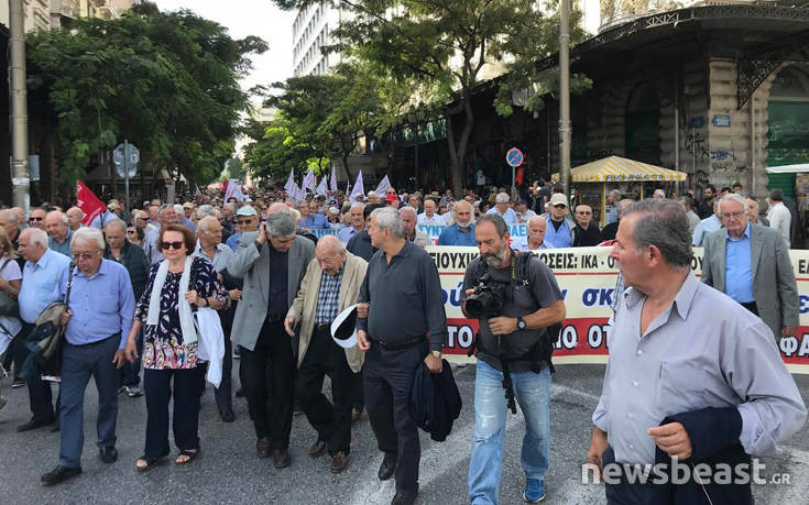 Ξεκίνησε η πορεία των συνταξιούχων στο κέντρο της Αθήνας