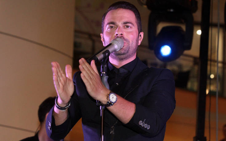 Ηλίας Βρεττός: Πώς έπεσε θύμα απάτης ο τραγουδιστής