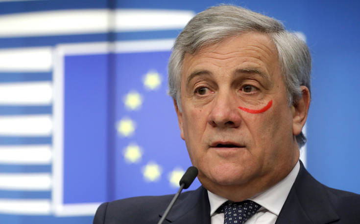 Γιατί ο πρόεδρος του Ευρωκοινοβουλίου έβαλε κόκκινο κραγιόν κάτω από το μάτι