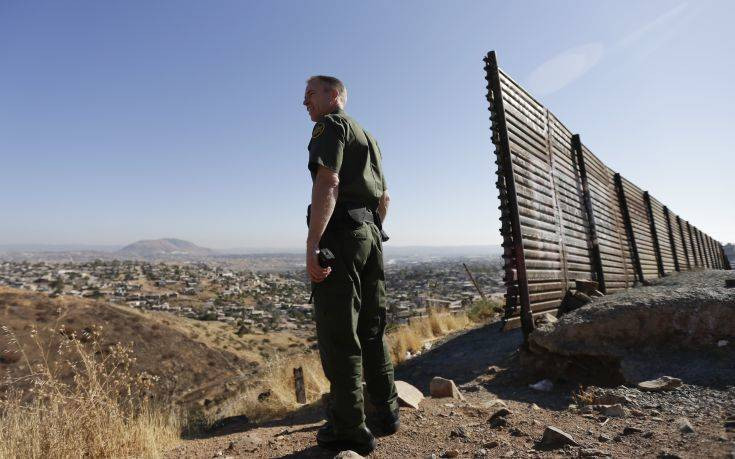 Η κυβέρνηση Τραμπ προωθεί κατασκευή τείχους 435 χιλιομέτρων στα σύνορα με το Μεξικό
