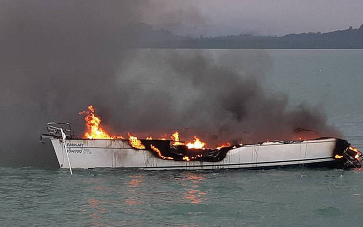 Φτηνά τη γλίτωσαν οι τουρίστες όταν το σκάφος τους χτυπήθηκε από κεραυνό
