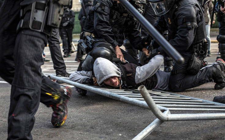 Συλλήψεις και τραυματίες σε διαδηλώσεις στη Βαρκελώνη
