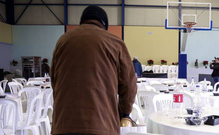 Ο δήμος Αθηναίων έστρωσε και φέτος το χριστουγεννιάτικο τραπέζι στους άστεγους