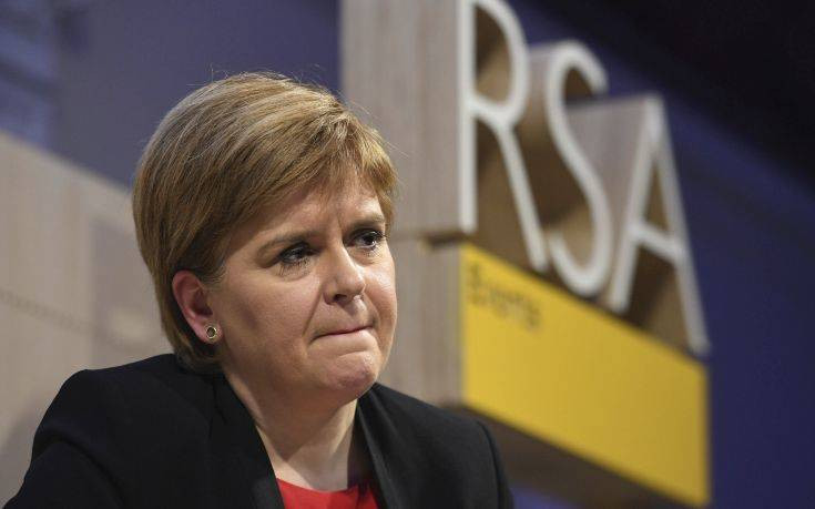 Δριμύ κατηγορώ από την πρωθυπουργό της Σκωτίας κατά της Τερέζα Μέι