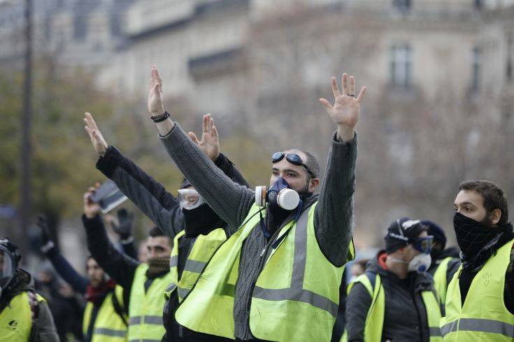 Μικρή η συμμετοχή των διαδηλωτών με τα «κίτρινα γιλέκα» στο Παρίσι