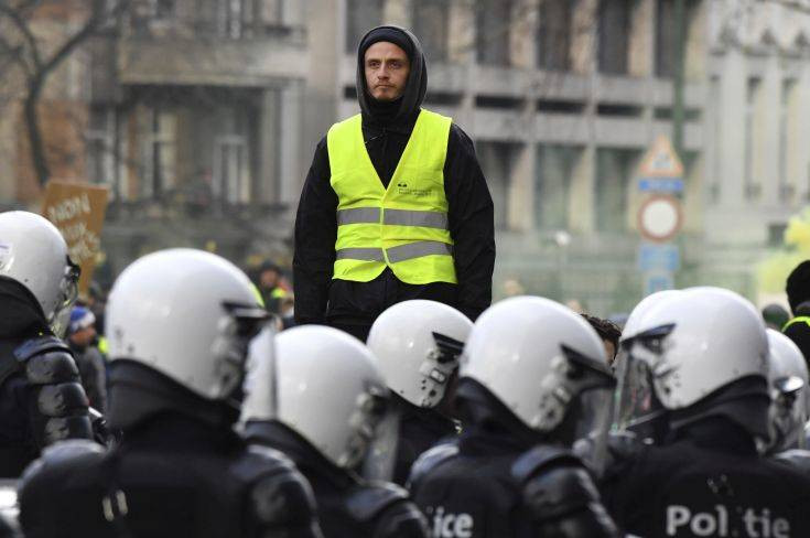 Τουλάχιστον 400 συλλήψεις στις Βρυξέλλες για τα «κίτρινα γιλέκα»
