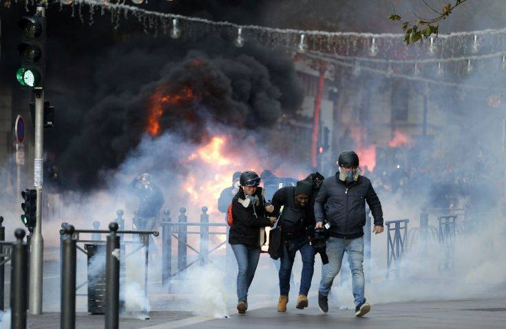 «Περίπου 125.000 διαδηλωτές βγήκαν στους δρόμους σήμερα στη Γαλλία»