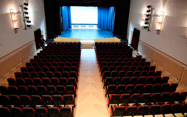 Πλήρης ανακαίνιση του Δημοτικού Θεάτρου Μάνδρας, με χορηγία του ομίλου ΕΛΠΕ