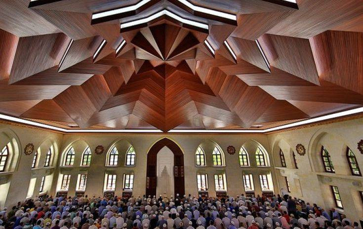 Το υπουργείο Παιδείας αναζητά ιμάμη για το Ισλαμικό Τέμενος Αθηνών