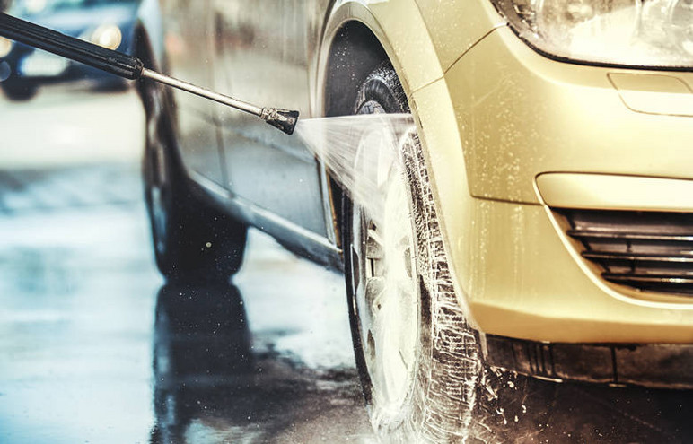 Γιατί είναι απαραίτητο να πλένουμε το αμάξι μας τον χειμώνα