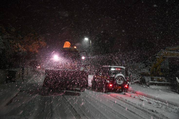 Κακοκαιρία: Πυροσβέστες απεγκλώβισαν 3 άτομα σε Σέρρες και Κιλκίς &#8211; Τα οχήματα τους είχαν ακινητοποιηθεί από το χιόνι