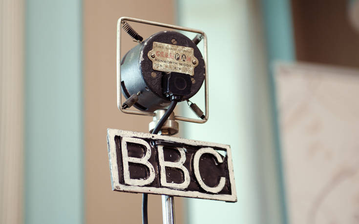 BBC: Περικοπές στις θέσεις εργασίας και στα ρεπορτάζ προκειμένου να σωθεί