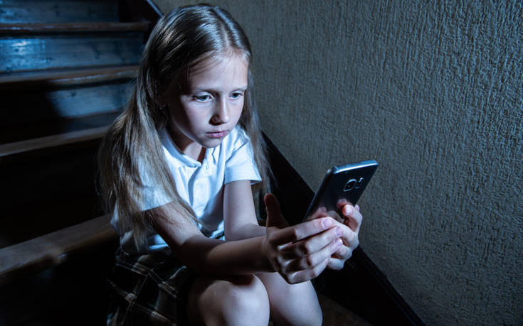 Η συχνά ανεξέλεγκτη πρόσβαση των παιδιών μέχρι δέκα ετών στο διαδίκτυο