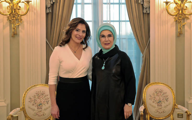 Μπέτυ Μπαζιάνα και Εμινέ Ερντογάν, τσάι και συμπάθεια στο προεδρικό μέγαρο