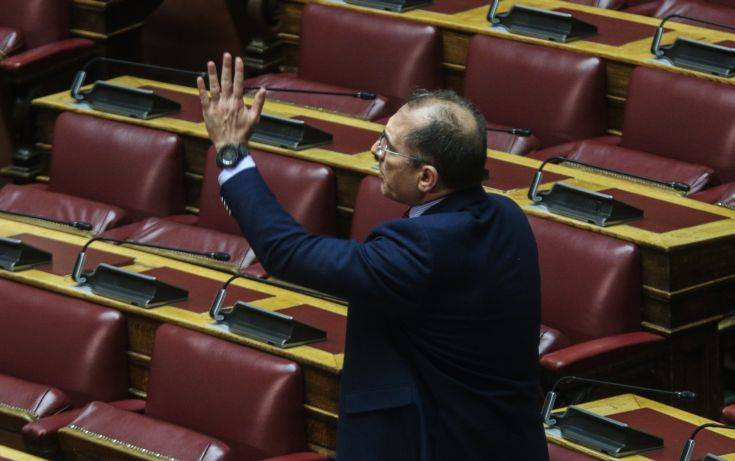 Φραστικό επεισόδιο Κουίκ &#8211; Καμμένου στους διαδρόμους της Βουλής