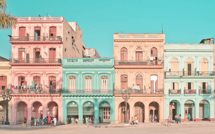 Ένα φωτογραφικό ταξίδι στην Κούβα με την αισθητική της ταινίας The Grand Budapest Hotel
