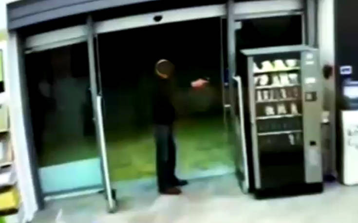 Βίντεο ντοκουμέντο από τη ληστεία στο κατάστημα ηλεκτρικών ειδών στην Ηλιούπολη