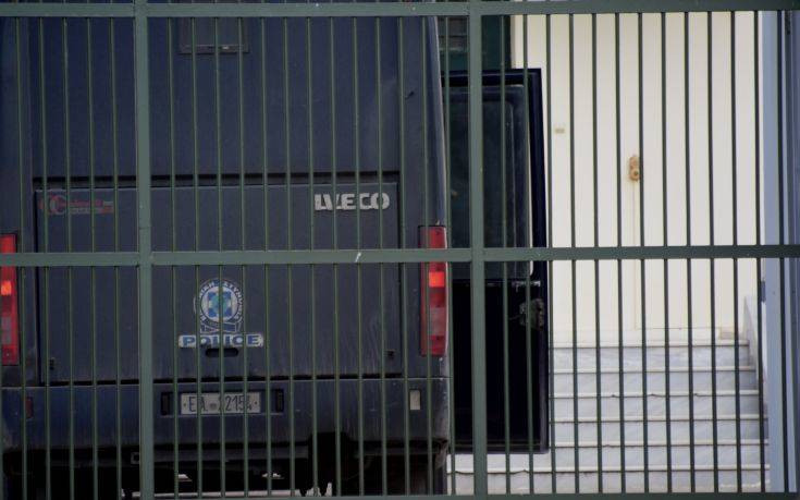 Ένταση στις φυλακές Αυλώνα, κρατούμενοι αρνούνται να μπουν στα κελιά τους