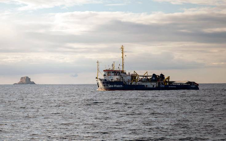 Το Πολεμικό Ναυτικό της Μάλτας πήρε τον έλεγχο πλοίου που είχαν καταλάβει μετανάστες