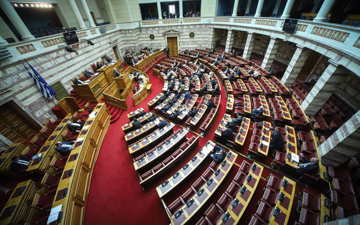Βουλή: Ψηφίστηκαν οι τέσσερις συμβάσεις για τους υδρογονάνθρακες