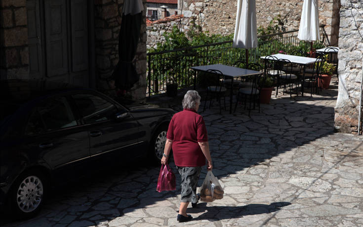 Μείωση των δαπανών για συντάξεις στην Ελλάδα βλέπει η ΕΚΤ, αλλά με έναν αστερίσκο