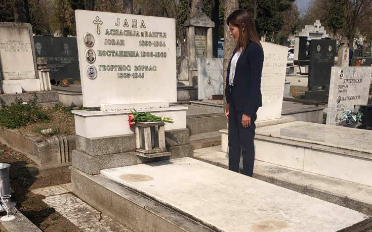 Η επίσκεψη της Μπέτυς Μπαζιάνα στον τάφο του Αλέξη Ζορμπά