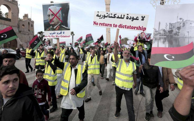 Λιβύη: Τα «κίτρινα γιλέκα» εμφανίστηκαν και στην Τρίπολη