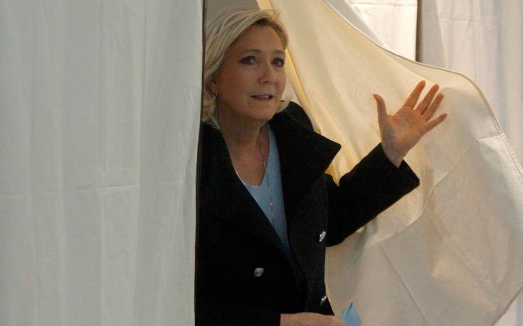 Γαλλία: Η Μαρίν Λεπέν και πρώην ευρωβουλευτές του κόμματός της κατηγορούνται για υπεξαίρεση 600.000 ευρώ