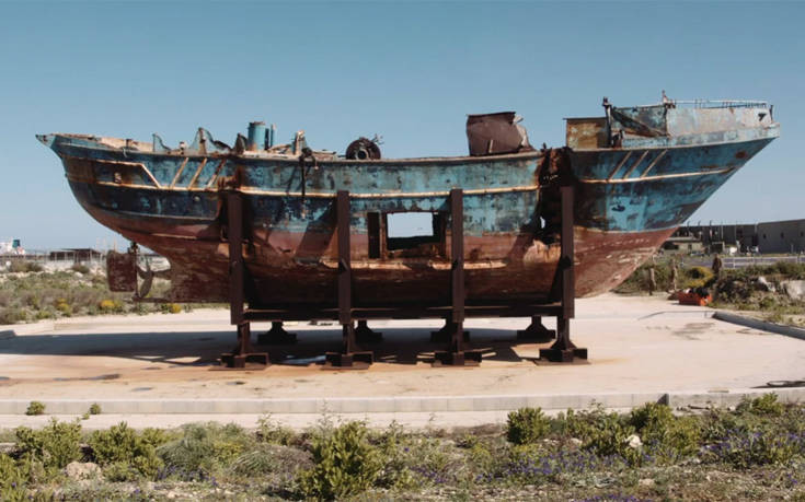 Η βάρκα που οδήγησε στον θάνατο 800 ανθρώπους στη Μπιενάλε Βενετίας