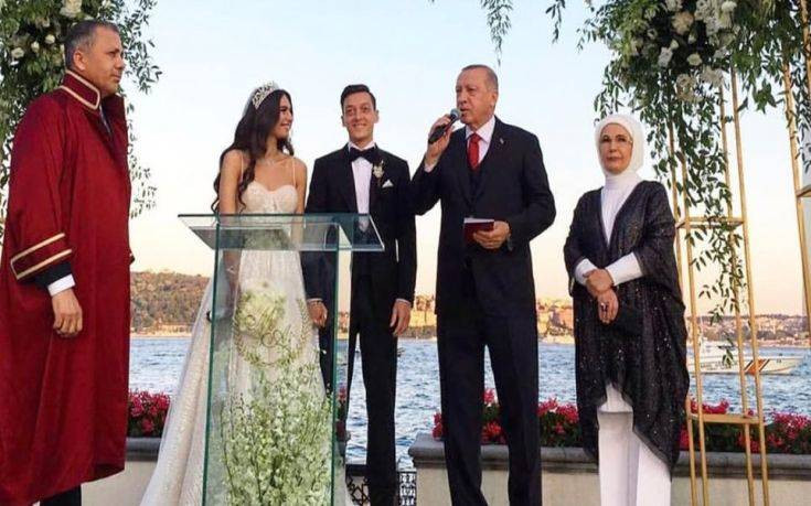 Παντρεύτηκε με την πρώην Μις Τουρκία  ο Μεσούτ Οζίλ