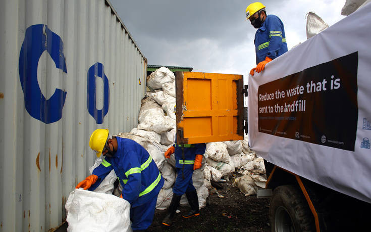 Επιχείρηση καθαρισμού του Έβερεστ: Ανέσυραν 4 σορούς, περισυνέλεξαν 11 τόνους σκουπιδιών