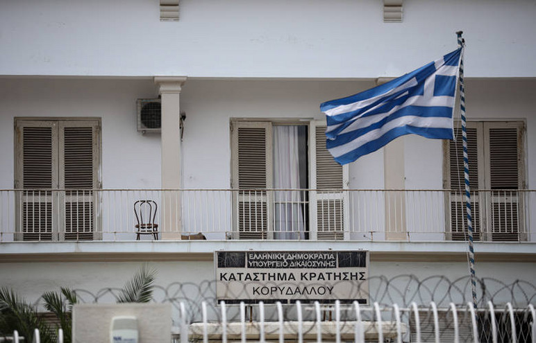 Κρατούμενος που είχε καταδικαστεί για ανθρωποκτονία απέδρασε από τον Κορυδαλλό