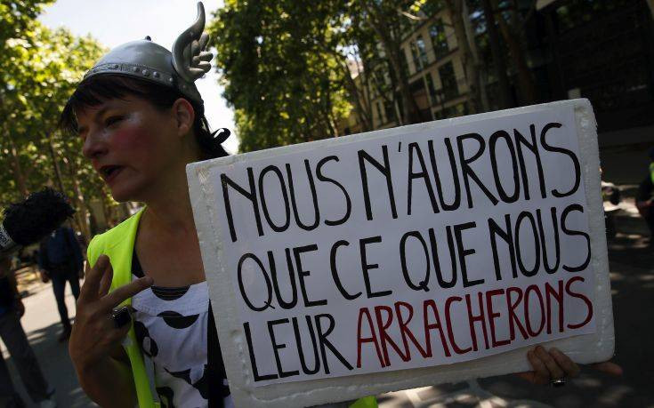 Συνεχίζονται οι κινητοποιήσεις των «κίτρινων γιλέκων» στη Γαλλία