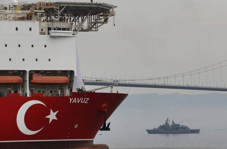 Στο πλευρό του Γιαβούζ για τη γεώτρηση τα υποστηρικτικά πλοία
