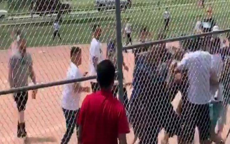 Γονείς πλακώθηκαν στο ξύλο σε αγώνα μπέιζμπολ επτάχρονων παιδιών