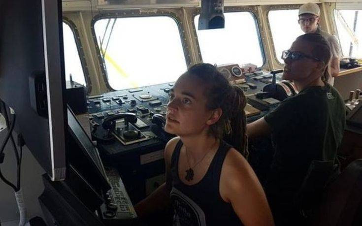 Η ιστορία της της Καρόλα Ράκετε, της Γερμανίδας πλοίαρχου που μπήκε στη Λαμπεντούζα με μετανάστες και συνελήφθη