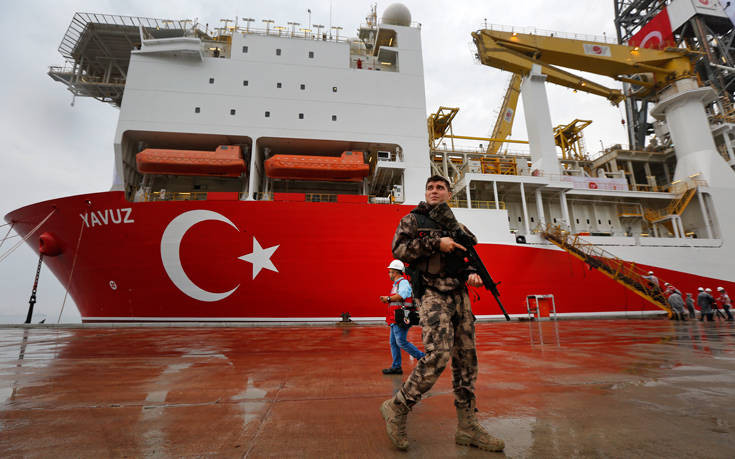 «Πολεμικά πλοία και αεροσκάφη συνοδεύουν τα τουρκικά γεωτρύπανα»