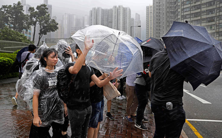 Χονγκ Κονγκ: Κλειστά σχολεία και γραφεία λόγω προειδοποίησης για κυκλώνα