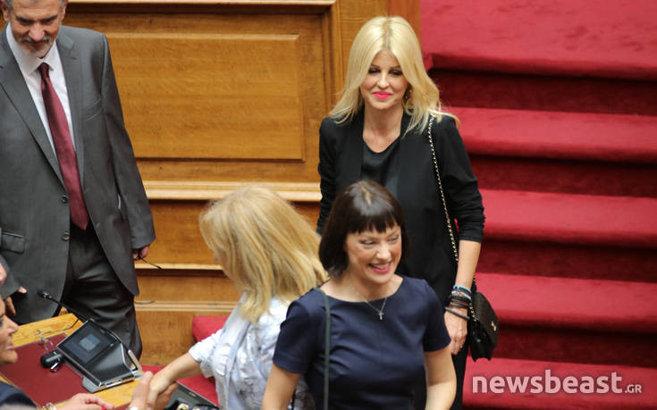 Ορκωμοσία στη Βουλή: Οι εντυπωσιακές κυρίες που κέρδισαν πόντους με το στυλ τους