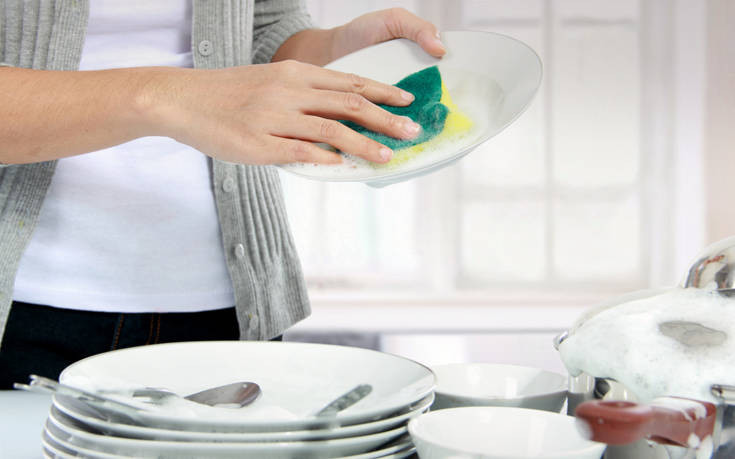 Συμβουλές για να πλένετε πιο γρήγορα τα πιάτα