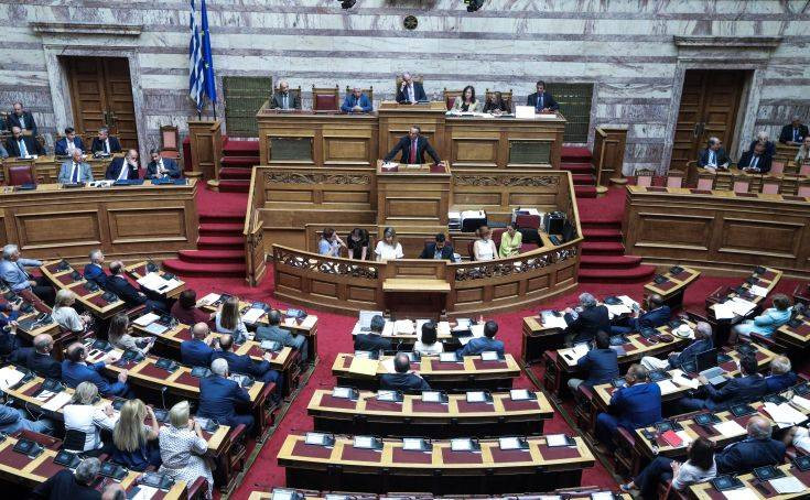 Στην Ολομέλεια η ποινική ευθύνη υπουργών και η ψήφος των Ελλήνων εξωτερικού