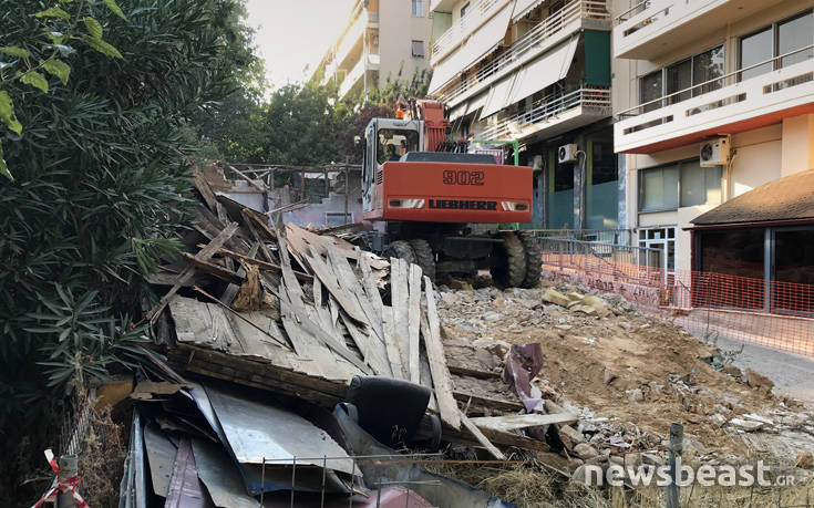 Ο δήμος Αθηναίων κατεδάφισε επικίνδυνο κτίριο στους Αμπελόκηπους