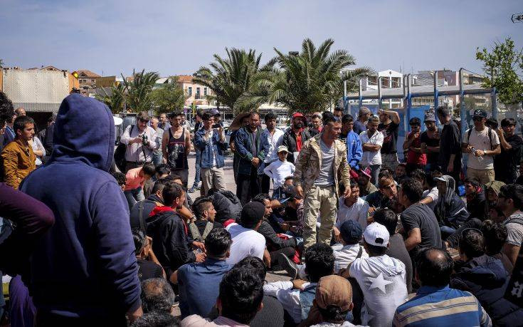 Ελληνικό Συμβούλιο για τους Πρόσφυγες: Υποχρέωση της Πολιτείας η χορήγηση ΑΜΚΑ