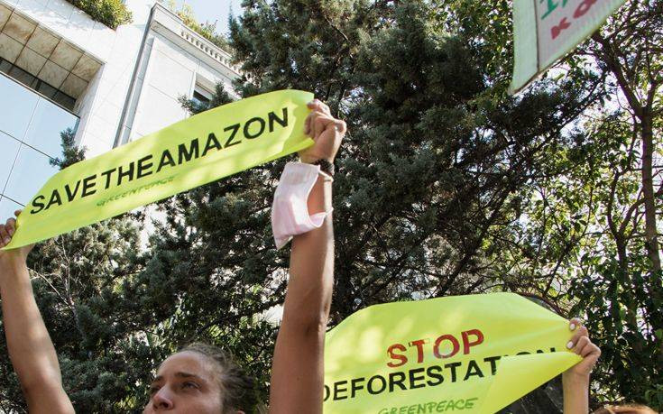 Διαμαρτυρία της Greenpeace στην πρεσβεία της Βραζιλίας για τον Αμαζόνιο